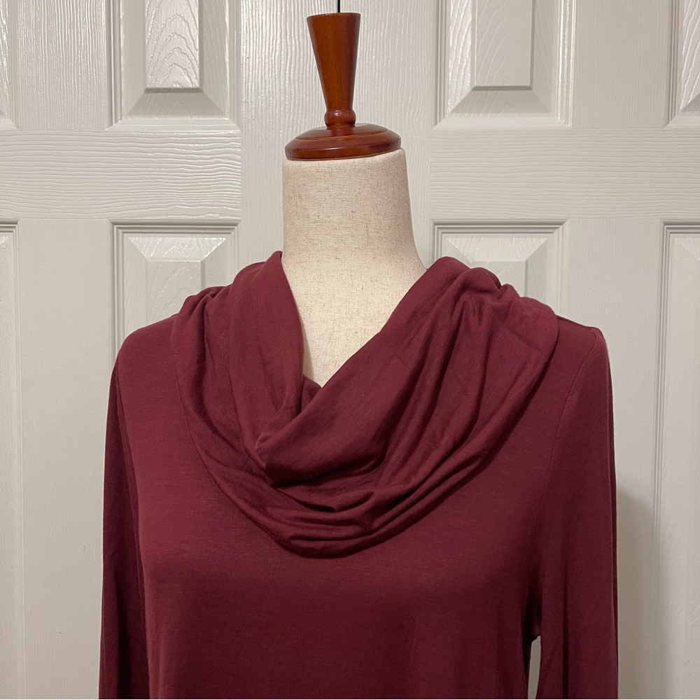 intro.❤️love the fit NWT Cowl Neck Top Size M